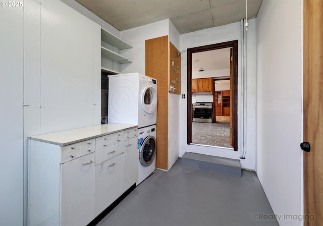 5730 N Harvard St, Portland, OR 97203 - washroom featuring estacked washer and dryer