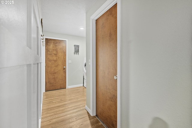 311 S 68th Pl, Springfield, OR 97478 - hallway featuring light wood-style floors and recessed lighting