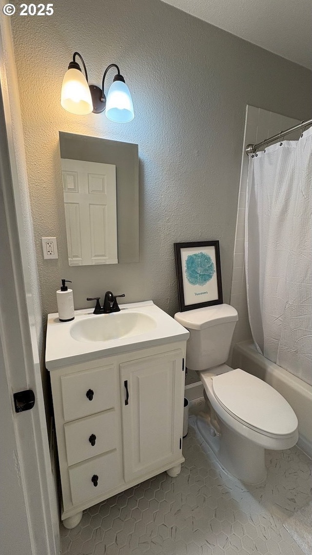 708 W 28th St, Vancouver, WA 98660 - full bathroom with vanity, shower / bath combo, and a textured wall