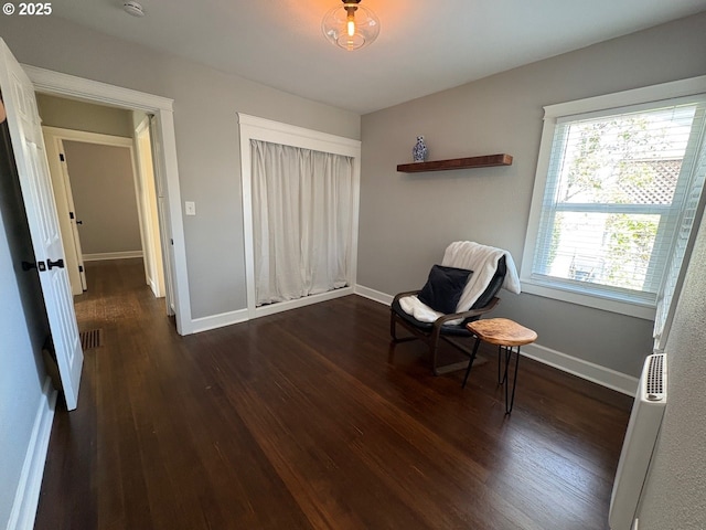 708 W 28th St, Vancouver, WA 98660 - living area featuring dark wood-style flooring and baseboards