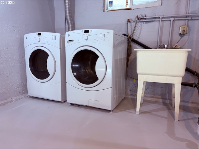 708 W 28th St, Vancouver, WA 98660 - laundry area featuring washer and dryer