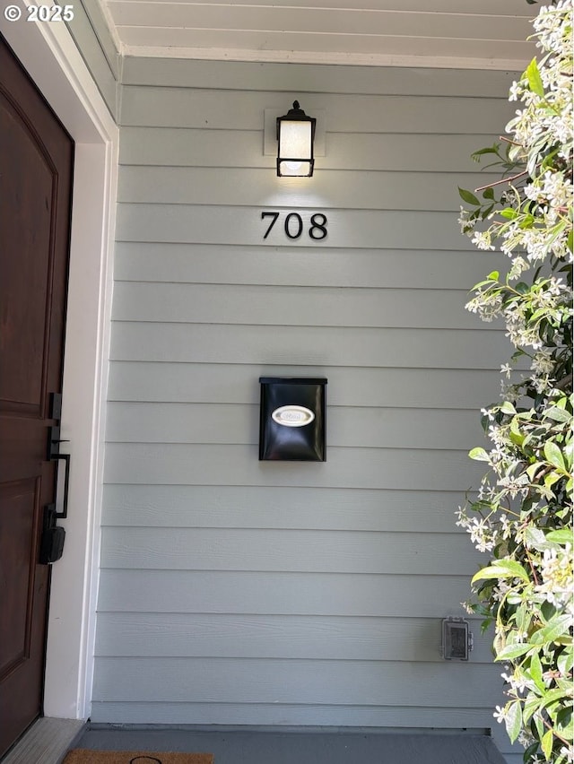 708 W 28th St, Vancouver, WA 98660 - property entrance