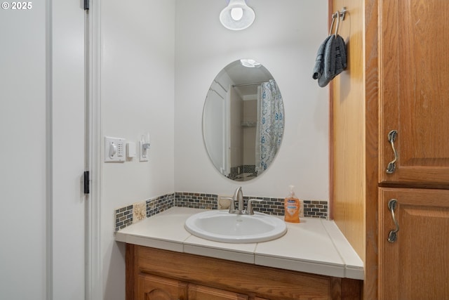 bathroom with backsplash and vanity