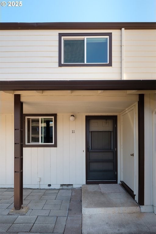 323 S Locust St, Canby, OR 97013 - property entrance