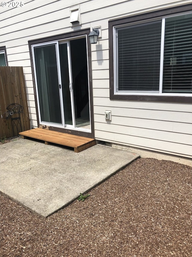 323 S Locust St, Canby, OR 97013 - property entrance