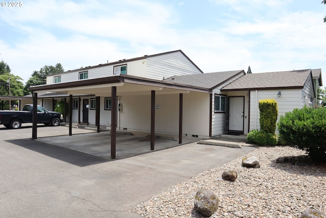 323 S Locust St, Canby, OR 97013 - view of front of home featuring covered parking and roof with shingles