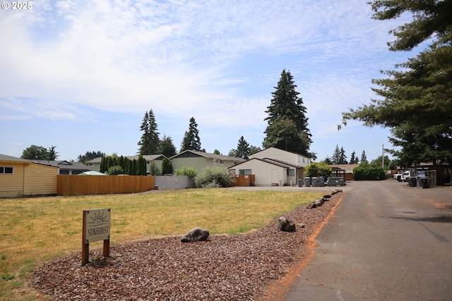 323 S Locust St, Canby, OR 97013 - view of front facade with a residential view