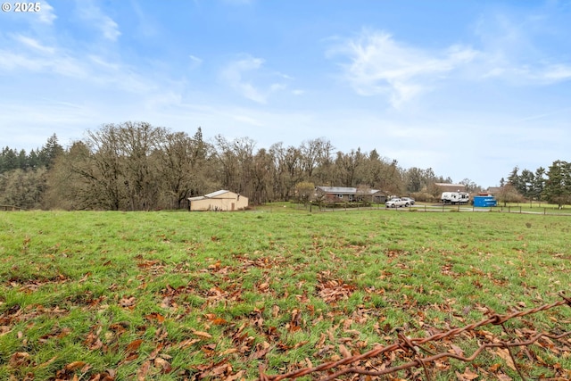 view of yard featuring a rural view