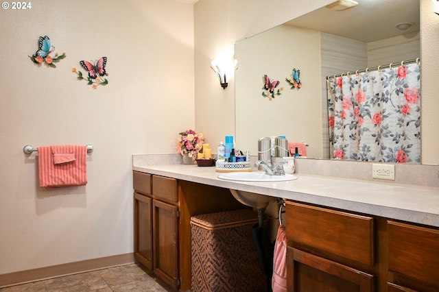 full bathroom featuring vanity, baseboards, and a shower with shower curtain