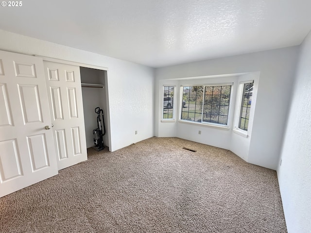 543 Linda Ln, Brookings, OR 97415 - unfurnished bedroom featuring carpet floors and a closet
