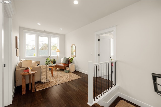 living area featuring recessed lighting, baseboards, and dark wood-style flooring