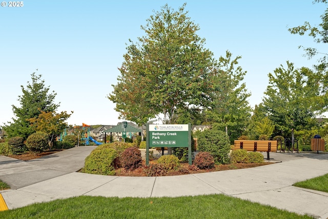 view of community / neighborhood sign