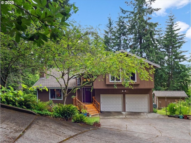 4415 Poplar Way, Longview, WA 98632 - view of front facade with driveway and an attached garage