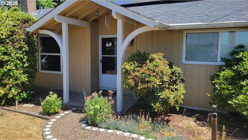3623 Marion St SE, Albany, OR 97322 - property entrance with a shingled roof