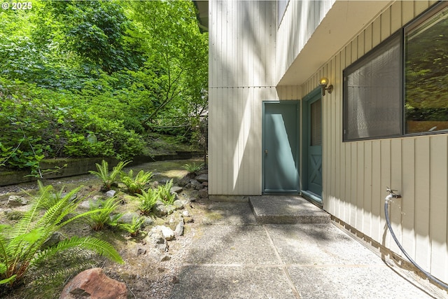 2 Icarus Loop, Lake Oswego, OR 97035 - property entrance