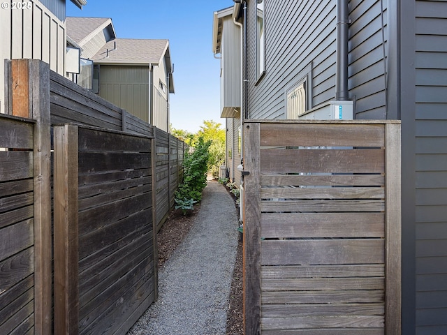 4566 NE Cesar E Chavez Blvd, Portland, OR 97211 - view of side of home