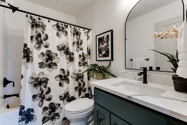 2110 Labona Dr, Eugene, OR 97404 - full bath with vanity and shower / bath combo with shower curtain