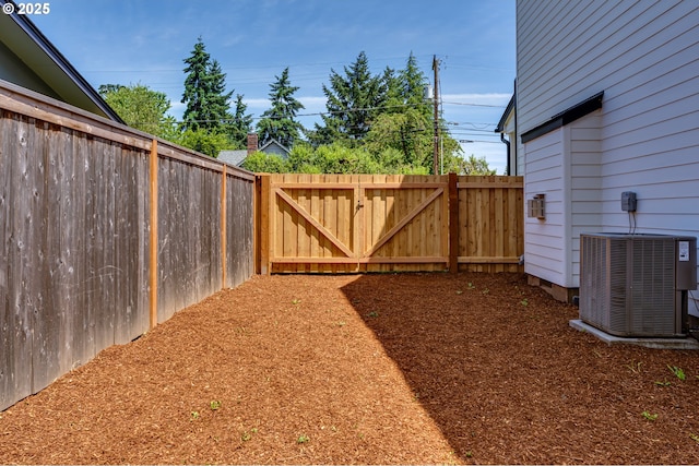 2110 Labona Dr, Eugene, OR 97404 - view of yard with a gate