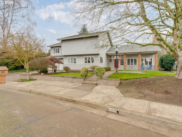 view of front of property featuring a porch and a front yard