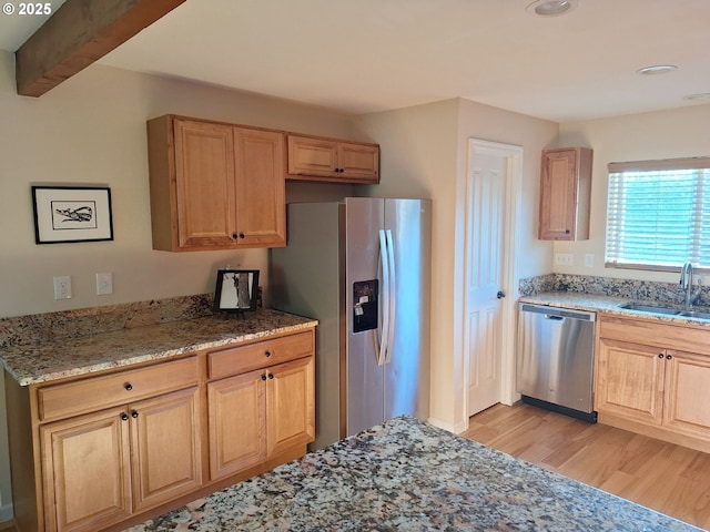 4777 Exeter St, West Linn, OR 97068 - kitchen featuring appliances with stainless steel finishes, a sink, light wood-type flooring, light brown cabinets, and recessed lighting