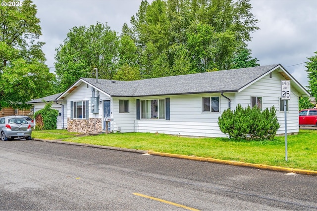 405 Redpath St, Kelso, WA 98626 - single story home featuring a shingled roof and a front lawn