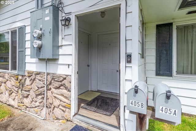 405 Redpath St, Kelso, WA 98626 - entrance to property with stone siding