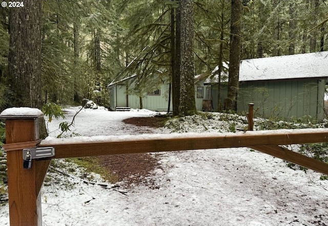 view of yard layered in snow