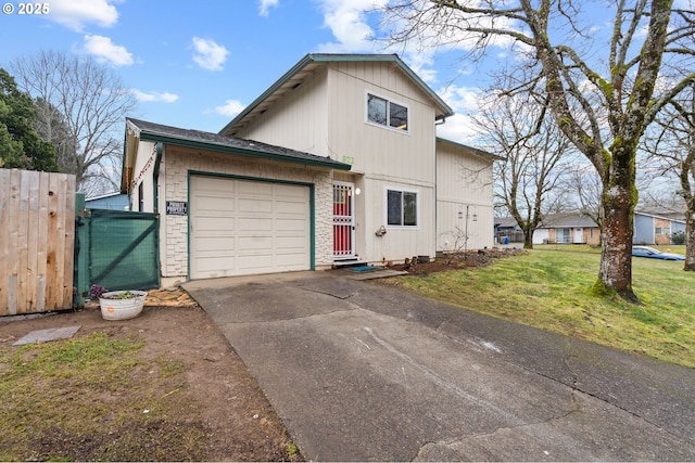 view of front of house featuring a garage and a front yard