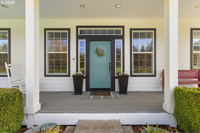 property entrance featuring a porch