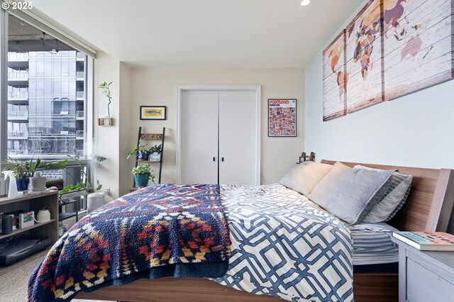 bedroom featuring recessed lighting