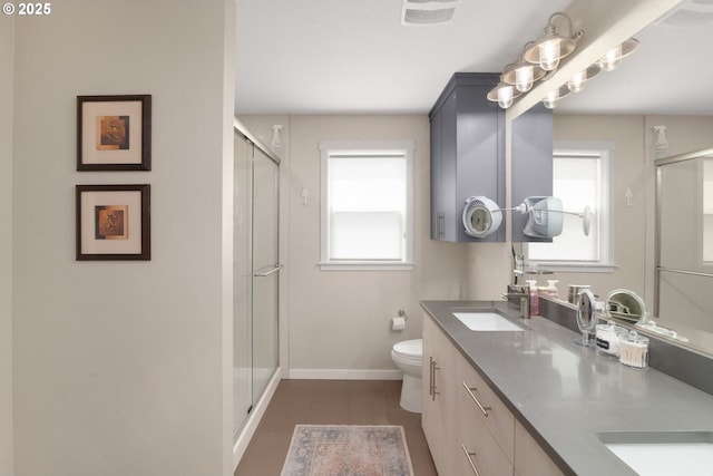 6910 SE Lamphier St, Milwaukie, OR 97222 - full bath featuring toilet, double vanity, a stall shower, and baseboards
