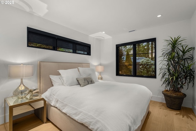 1235 Andrews Rd, Lake Oswego, OR 97034 - bedroom featuring wood finished floors and recessed lighting
