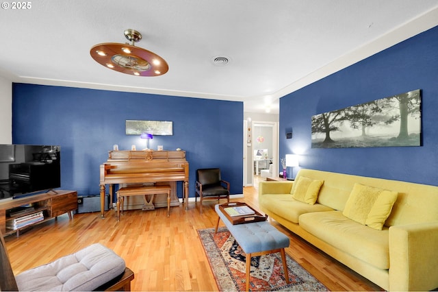 2940 Pearl St, Eugene, OR 97405 - living area featuring wood finished floors