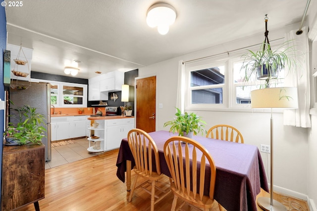 2940 Pearl St, Eugene, OR 97405 - dining area featuring light wood-style floors