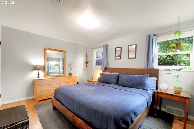 2940 Pearl St, Eugene, OR 97405 - bedroom featuring light wood-style floors and baseboards