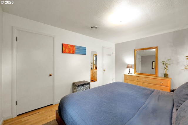 2940 Pearl St, Eugene, OR 97405 - bedroom with light wood-type flooring