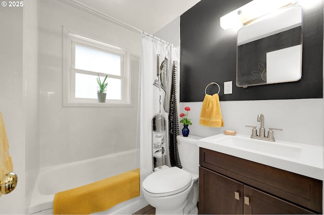2940 Pearl St, Eugene, OR 97405 - bathroom with vanity and a shower with curtain