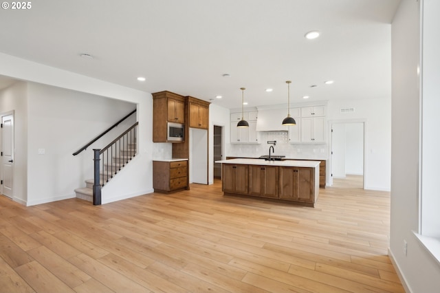 17109 NE 82nd St, Vancouver, WA 98682 - kitchen with tasteful backsplash, light countertops, a sink, stainless steel microwave, and recessed lighting