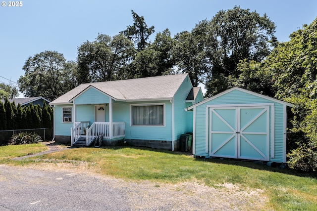 215 S 8th St, Saint Helens, OR 97051 - bungalow featuring a front yard and a shingled roof
