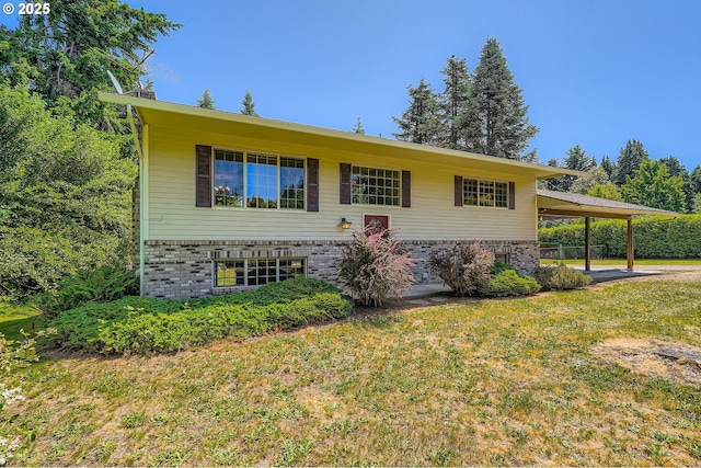 16127 NE Caples Rd, Brush Prairie, WA 98606 - split foyer home featuring brick siding, a front yard, and a carport