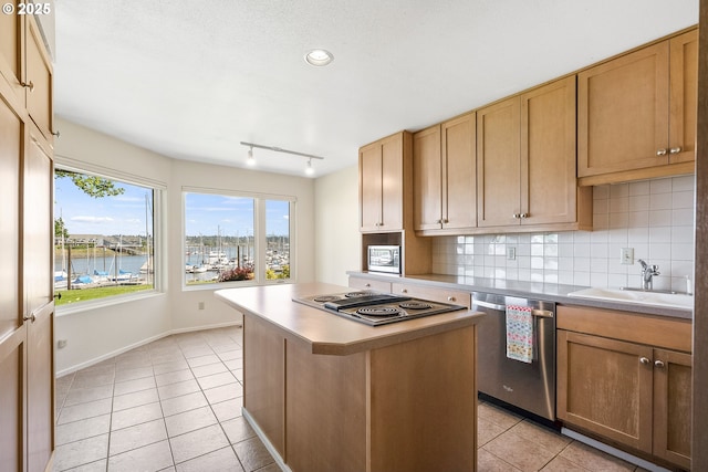 kitchen with stainless steel appliances, a sink, light tile patterned floors, backsplash, and recessed lighting