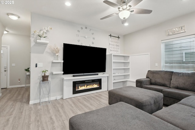 living area with light wood finished floors, recessed lighting, baseboards, and a ceiling fan