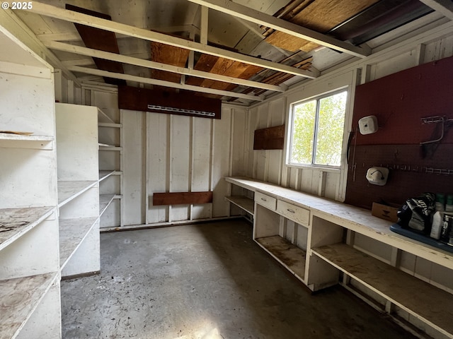 1011 Heather Ct, Reedsport, OR 97467 - basement featuring a workshop area