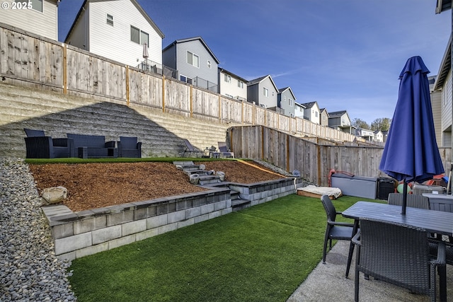 view of yard featuring a hot tub