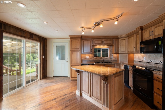 77690 Brock Rd, Oakridge, OR 97463 - kitchen with black appliances, a sink, stone countertops, tasteful backsplash, and recessed lighting