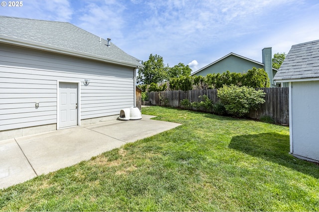 view of yard with a patio area