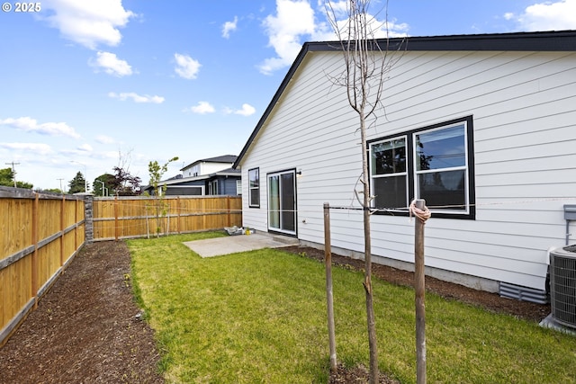 4781 Breitenbush Ave, Salem, OR 97301 - fenced backyard with a patio