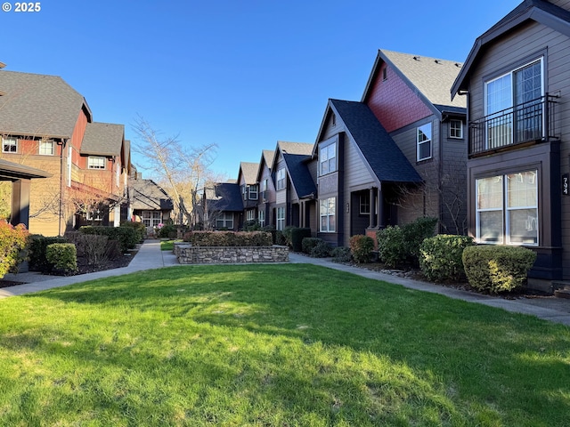 view of yard featuring a residential view