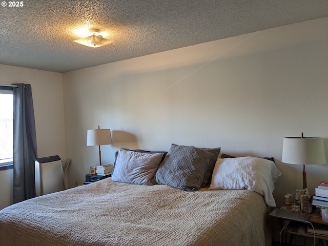 1246 NE 27th St Unit 24, Mcminnville, OR 97128 - bedroom featuring a textured ceiling