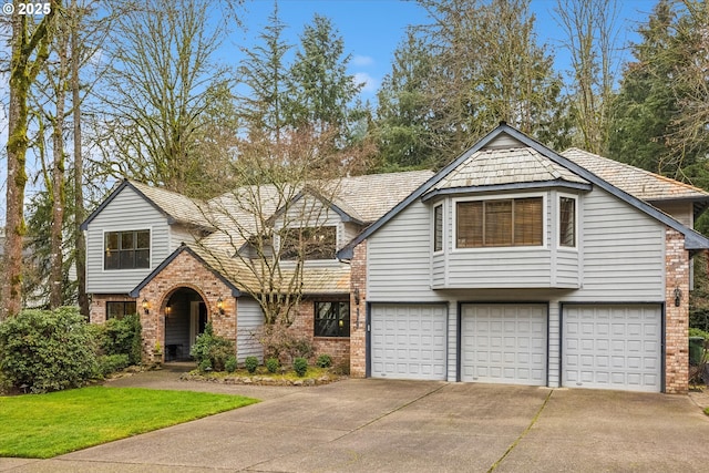 view of front facade featuring a garage